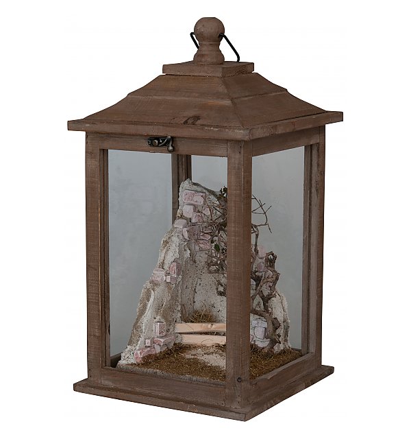 2850 - Wooden lantern with stable and illumination