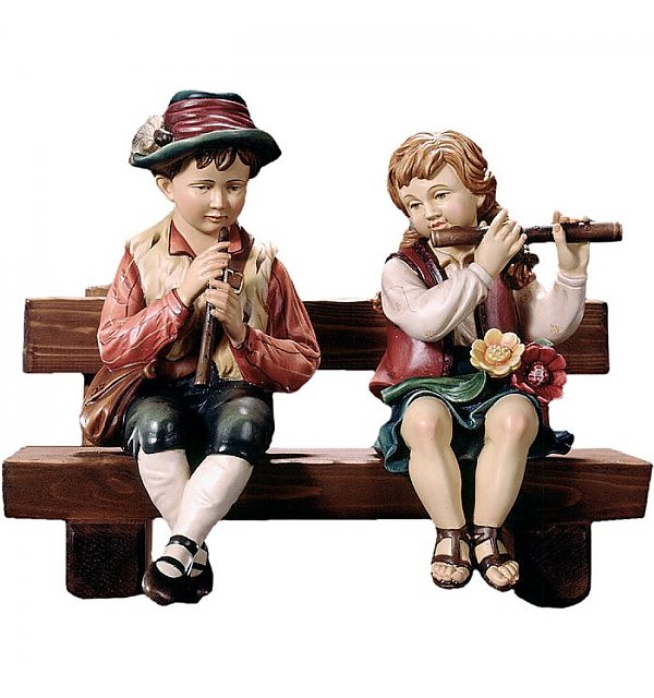 KD1029 - Flötenspieler und Querflötenspielerin auf Bank