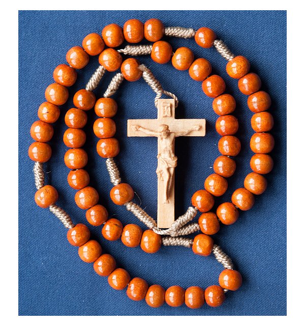 04174 - Rosary with barocque cross 4,5cm cherry