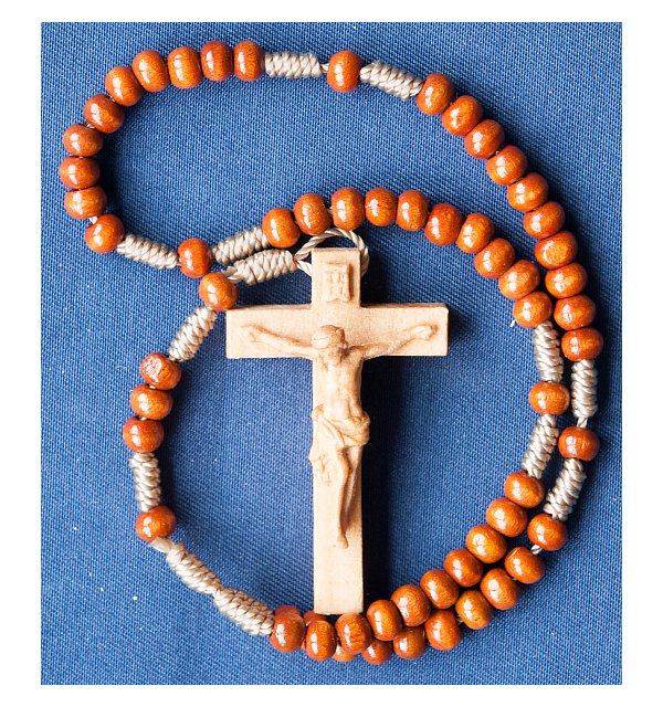 0418 - Rosary with baroque Crucifix in cherry wood 5cm