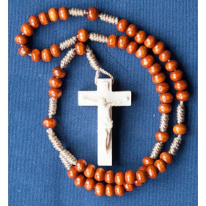 0419 - Rosary with barocque cross 3,6cm maple wood