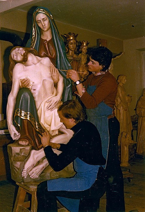 Werner Salcher restauring a Pietá