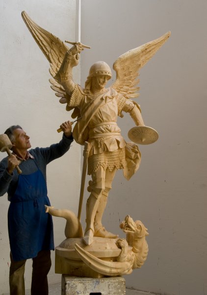 Richard Salcher when sculpting a St. Michel